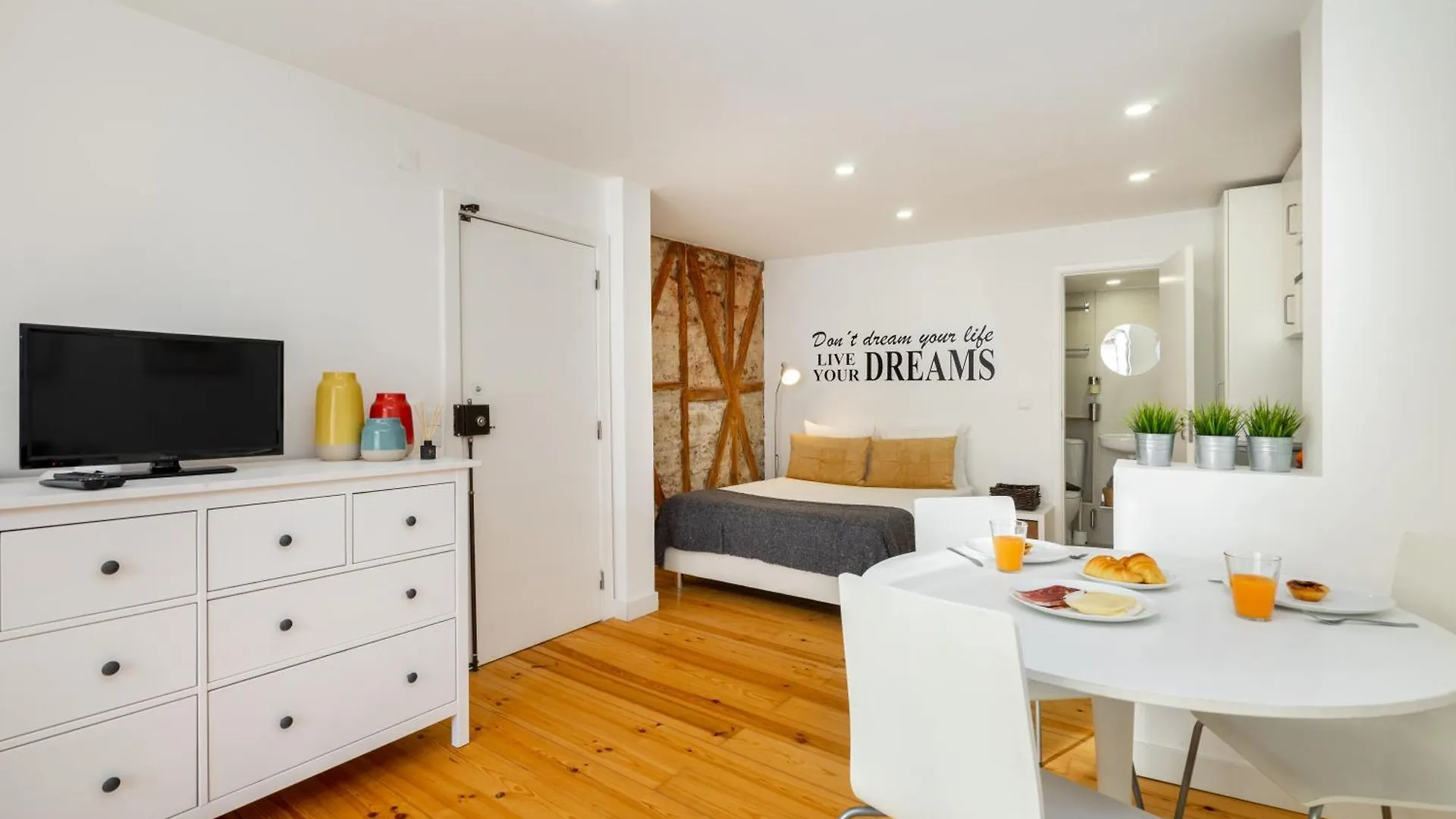Apartment Whome Martim Moniz Central Studio Lisbon